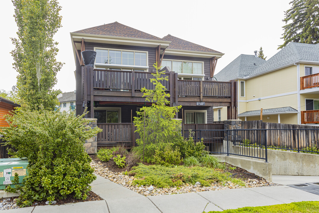 104 Rabbit St in Banff, AB - Building Photo