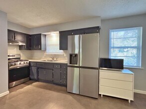 2641 Maverick Ln in Lawrence, KS - Foto de edificio - Building Photo