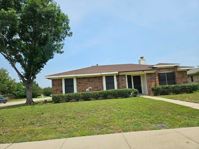 property at 1773 Glencairn Ln
