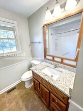 206 E Hillcrest Dr in Springfield, TN - Foto de edificio - Building Photo