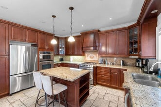 680 Browns Line, Unit SI ID1403794P in Toronto, ON - Building Photo - Building Photo