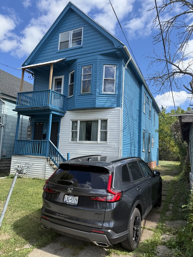 15 Cornwall Ave, Unit 1 st floor in Buffalo, NY - Building Photo - Building Photo