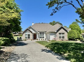 320 Tigitsi Way in Loudon, TN - Building Photo