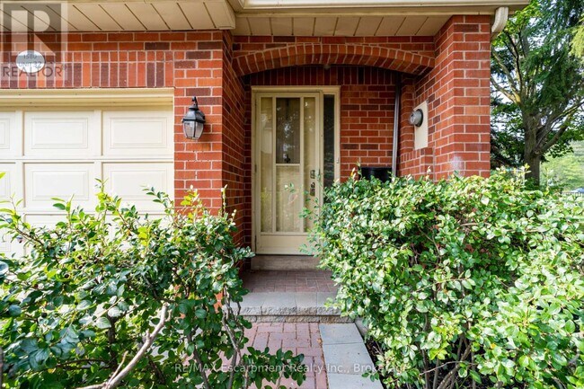 1580-1580 Reeves Gate in Oakville, ON - Building Photo - Building Photo