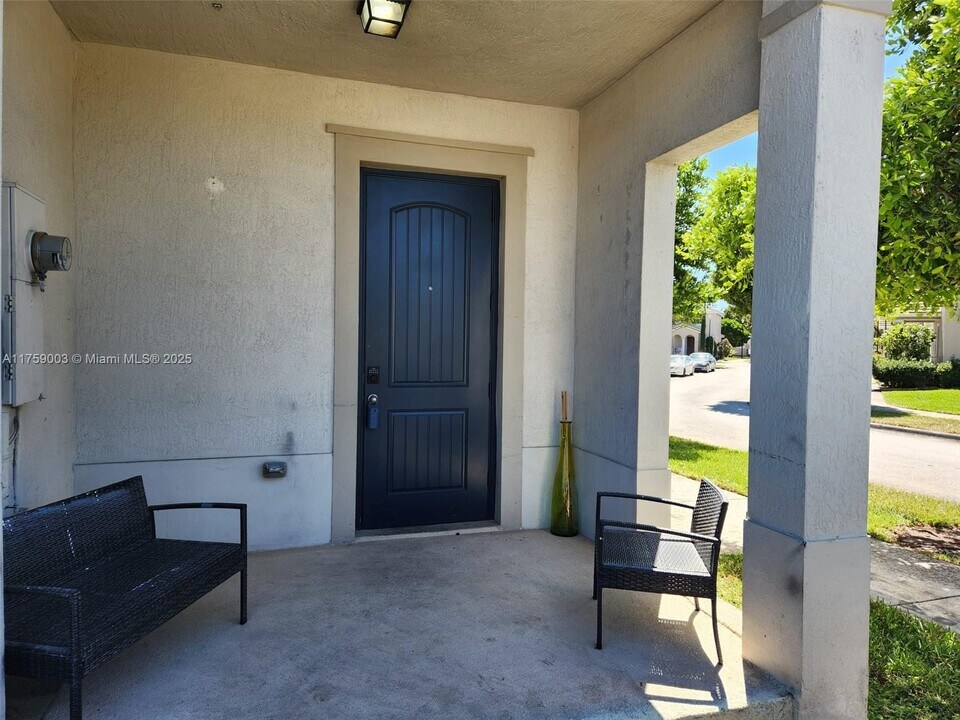 14237 SW 274th St in Homestead, FL - Building Photo