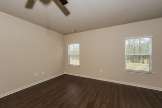 504 Clover Cir in Springville, AL - Foto de edificio - Building Photo