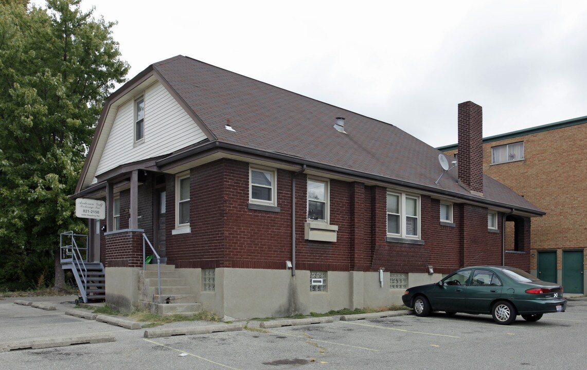 9495 Reading Rd in Cincinnati, OH - Foto de edificio