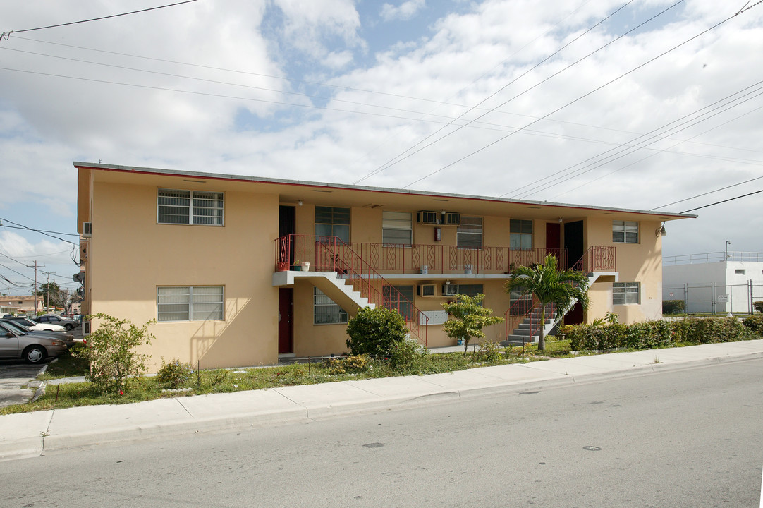 910 W 3rd Ave in Hialeah, FL - Building Photo