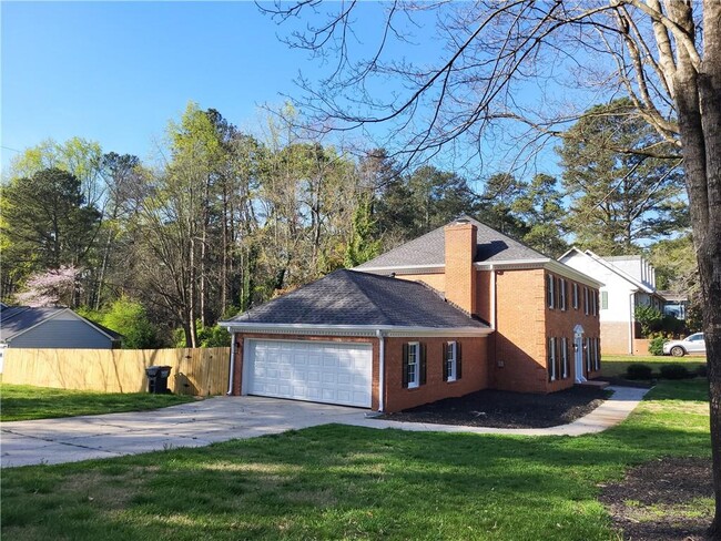 4686 Dana Terrace SW in Lilburn, GA - Foto de edificio - Building Photo