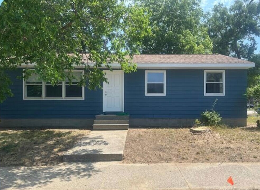 520 S Eastern Ave in Grand Haven, MI - Building Photo