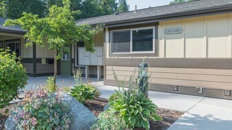 1108 Rose St in Phoenix, OR - Building Photo