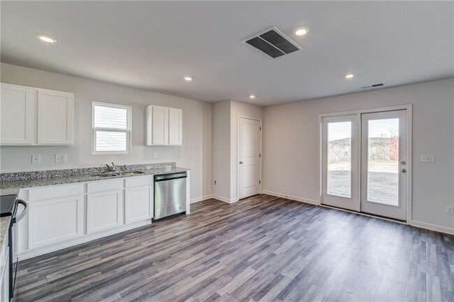 300 Coverly Ct in Kingston, GA - Building Photo - Building Photo