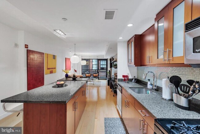 912 F St NW in Washington, DC - Building Photo - Building Photo