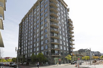 The Pinnacle Condominiums in Portland, OR - Building Photo - Building Photo