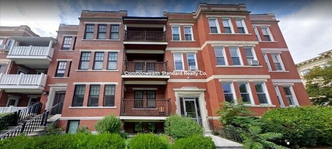 94 Pleasant St in Brookline, MA - Building Photo - Building Photo