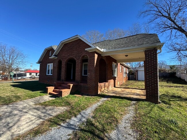 property at 214 N Piedmont Ave