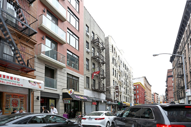 154 Mott St in New York, NY - Building Photo - Building Photo