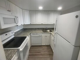 19455 NE 10th Ave, Unit 2-403 in Miami, FL - Building Photo