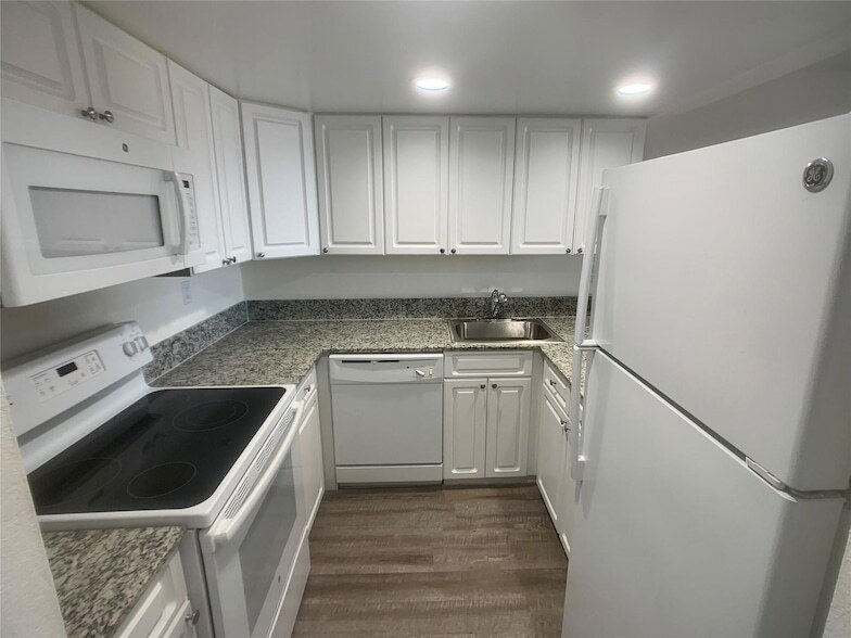 19455 NE 10th Ave, Unit 2-403 in Miami, FL - Building Photo