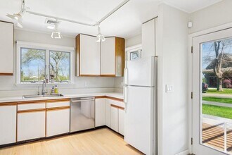 5 Bay Ave in Shelter Island, NY - Building Photo - Building Photo