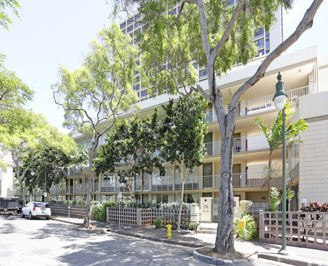 River Pauahi Apartments in Honolulu, HI - Building Photo - Building Photo