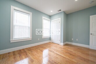 372 Oxford St in Cambridge, MA - Foto de edificio - Building Photo