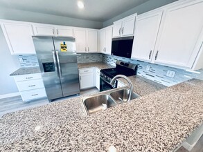 11115 Abbeyfield Rose Dr in Henderson, NV - Building Photo - Building Photo