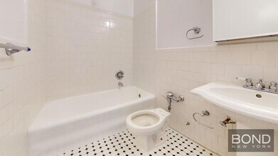 95 Christopher St in New York, NY - Foto de edificio - Building Photo