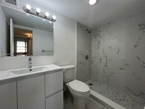 4550 NW 9th St in Miami, FL - Building Photo - Building Photo