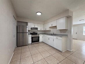 6104 SW 12 Pl in Gainesville, FL - Building Photo - Building Photo