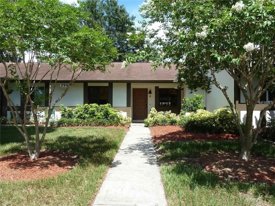 2948 Bancroft Cir E, Unit D in Palm Harbor, FL - Building Photo