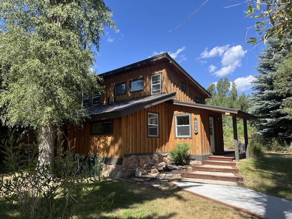 4275 Leeper Ln in Wilson, WY - Foto de edificio