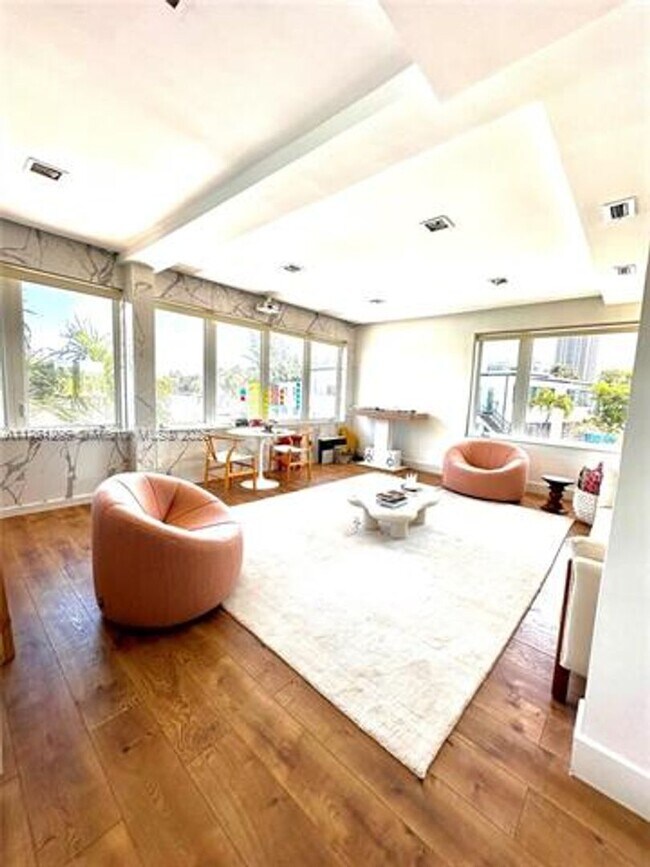 4710 Pine Tree Dr in Miami Beach, FL - Building Photo - Building Photo