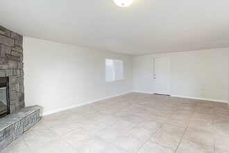 132 Hollywood Ave in Oxnard, CA - Building Photo - Building Photo