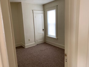 721 E 24th St, Unit 2nd Floor in Erie, PA - Foto de edificio - Building Photo