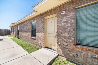 18 W Garfield Ave in Alton, TX - Building Photo - Building Photo
