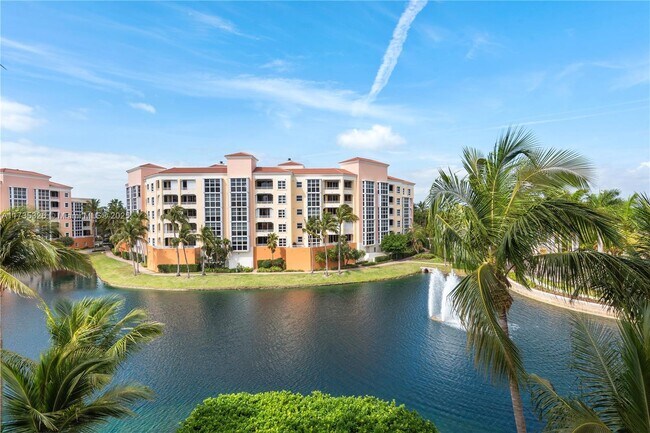 705 Crandon Blvd in Key Biscayne, FL - Building Photo - Building Photo