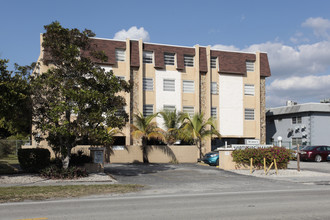 Johnson Street  Apartments in Pembroke Pines, FL - Building Photo - Building Photo