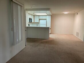 2800 Keller Dr, Unit 233 in Tustin, CA - Foto de edificio - Building Photo