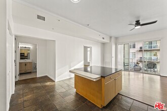 388 E Ocean Blvd in Long Beach, CA - Building Photo - Building Photo