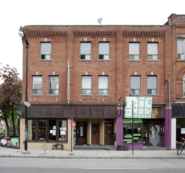 3044-3048 Dundas St W in Toronto, ON - Building Photo - Building Photo