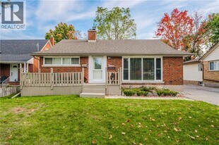 15 Edinburgh Rd in Kitchener, ON - Building Photo