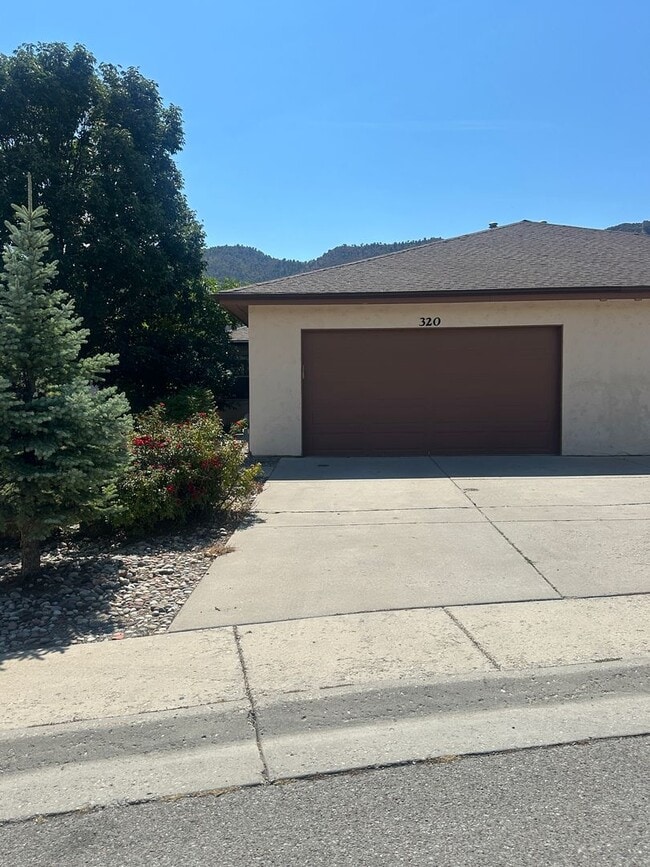 property at 320 Castle Ridge Dr