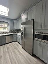 158 Farmers Ave in Lindenhurst, NY - Building Photo - Building Photo