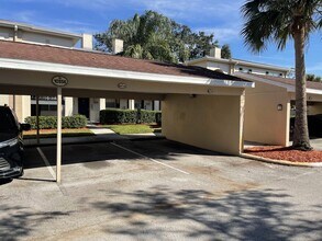 10356 Carrollwood Ln, Unit #203 in Tampa, FL - Foto de edificio - Building Photo