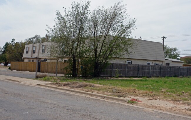 1807 Main St in Lubbock, TX - Building Photo - Building Photo