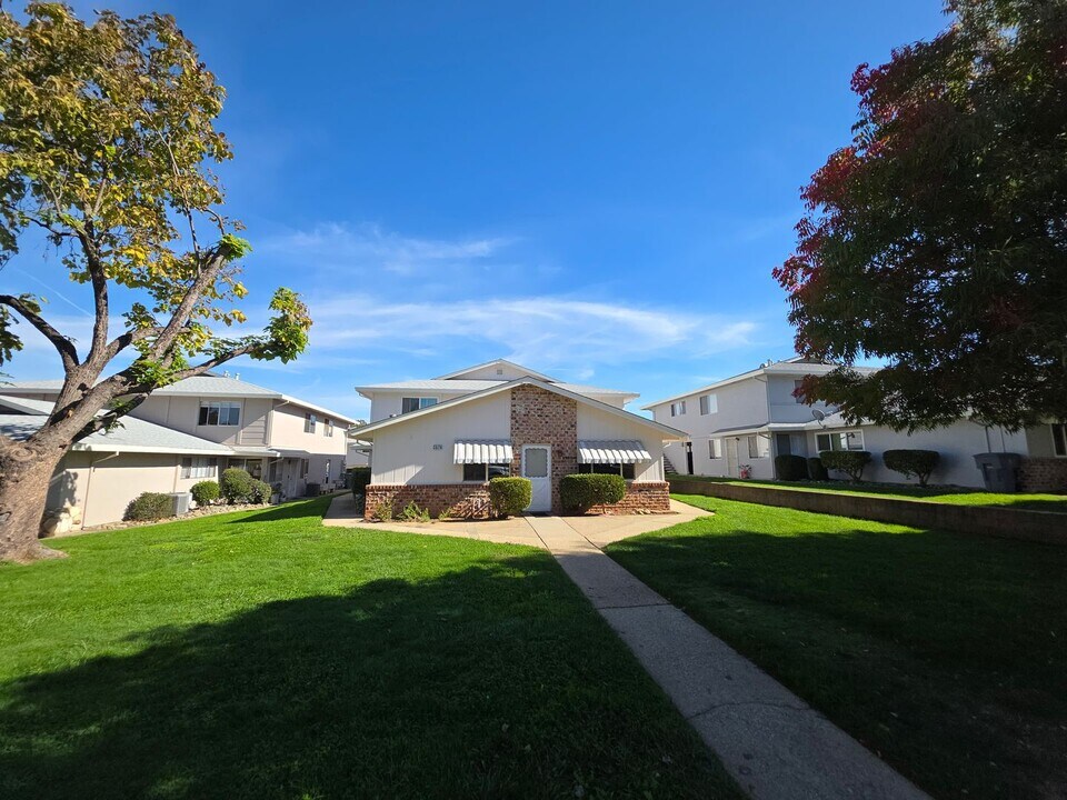 3674 Sapphire Dr in Auburn, CA - Building Photo