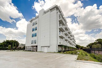 6955 Turtlewood Dr in Houston, TX - Building Photo - Building Photo