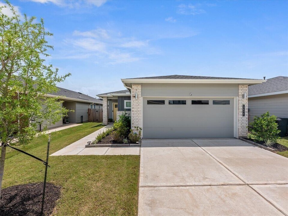 12525 Abbey House Ct in Houston, TX - Building Photo