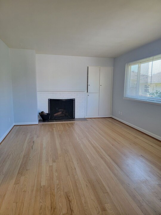 7305 47th Ave SW in Seattle, WA - Foto de edificio